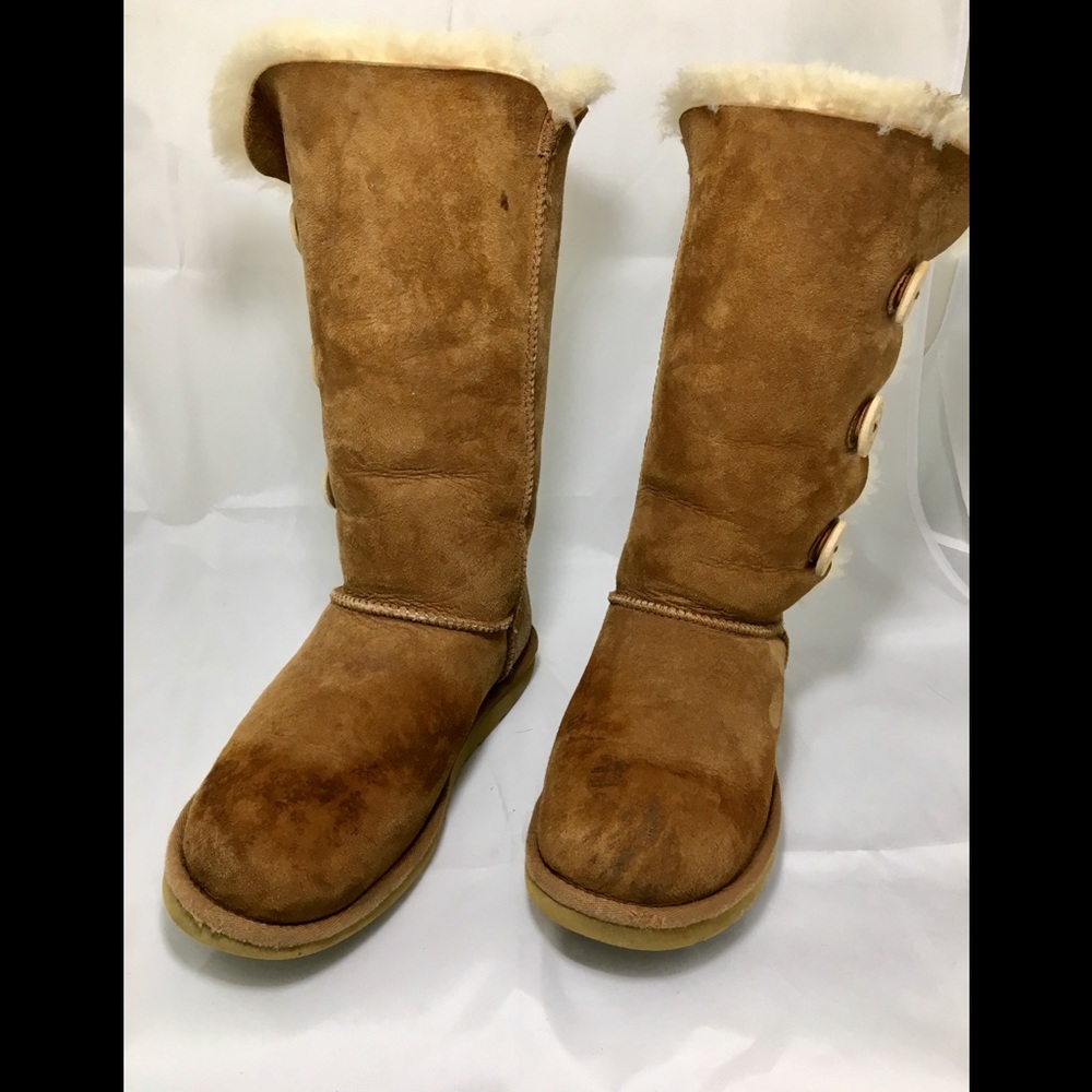 Uggs Bailey Button Triplet Sz. 7